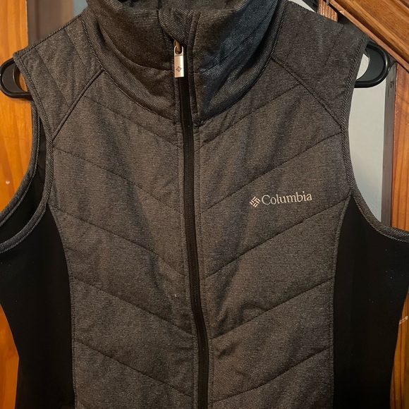 Columbia Charcoal and Black Sleeveless Insulated Full Zip Vest, Women’s M Winter - Picture 2 of 10
